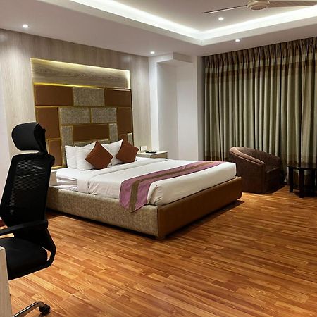 Royal Raj Hotel Rajshahi Exteriör bild