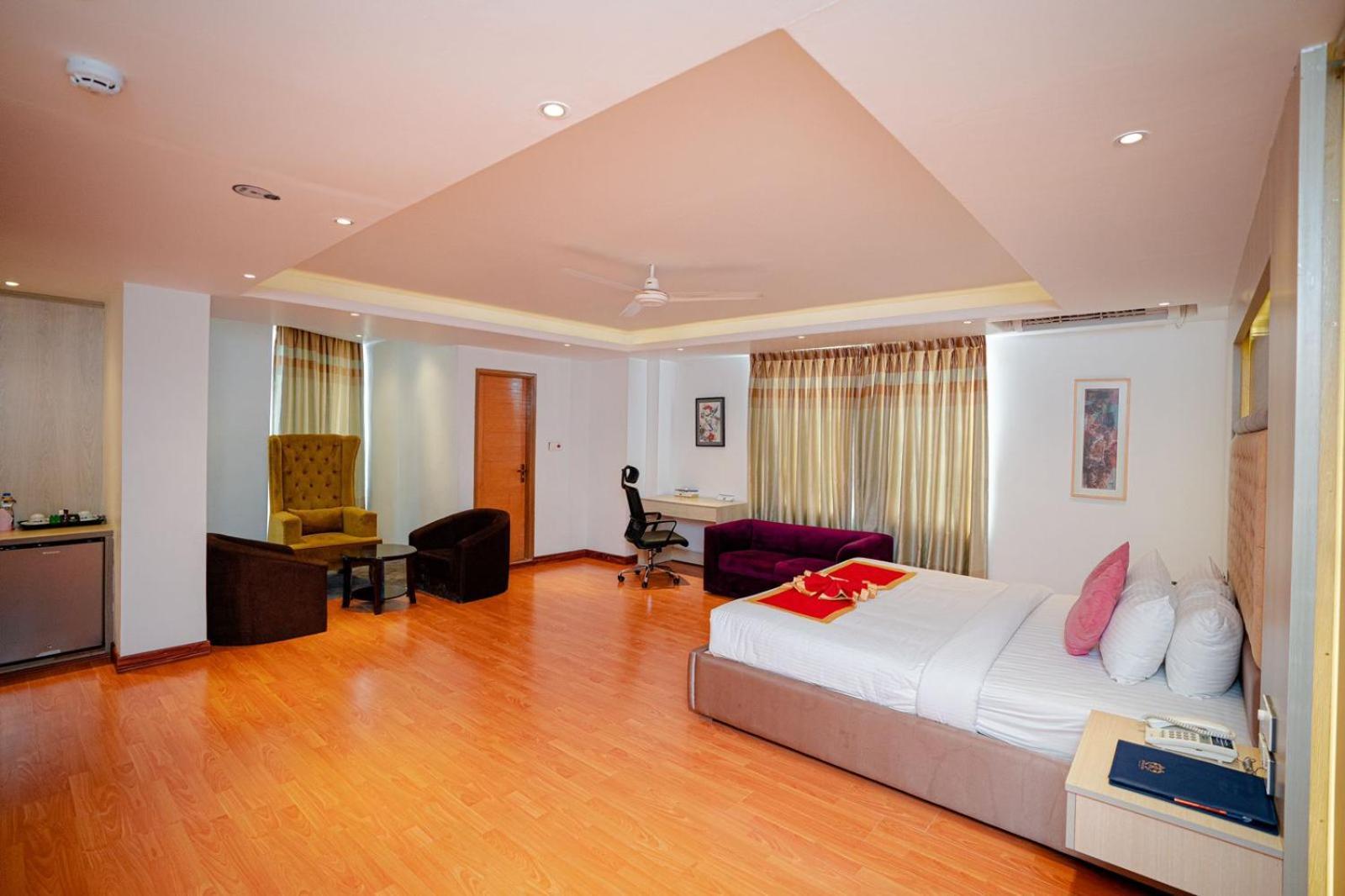 Royal Raj Hotel Rajshahi Exteriör bild