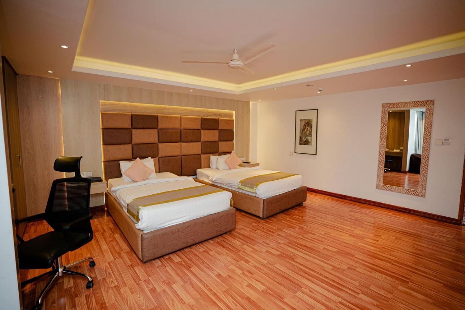 Royal Raj Hotel Rajshahi Exteriör bild