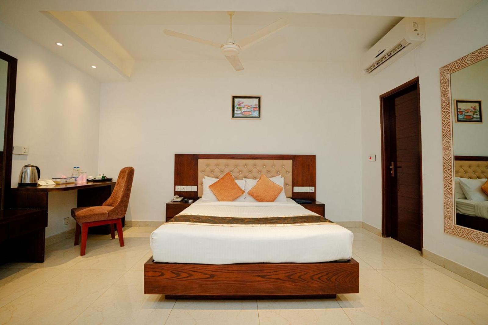 Royal Raj Hotel Rajshahi Exteriör bild
