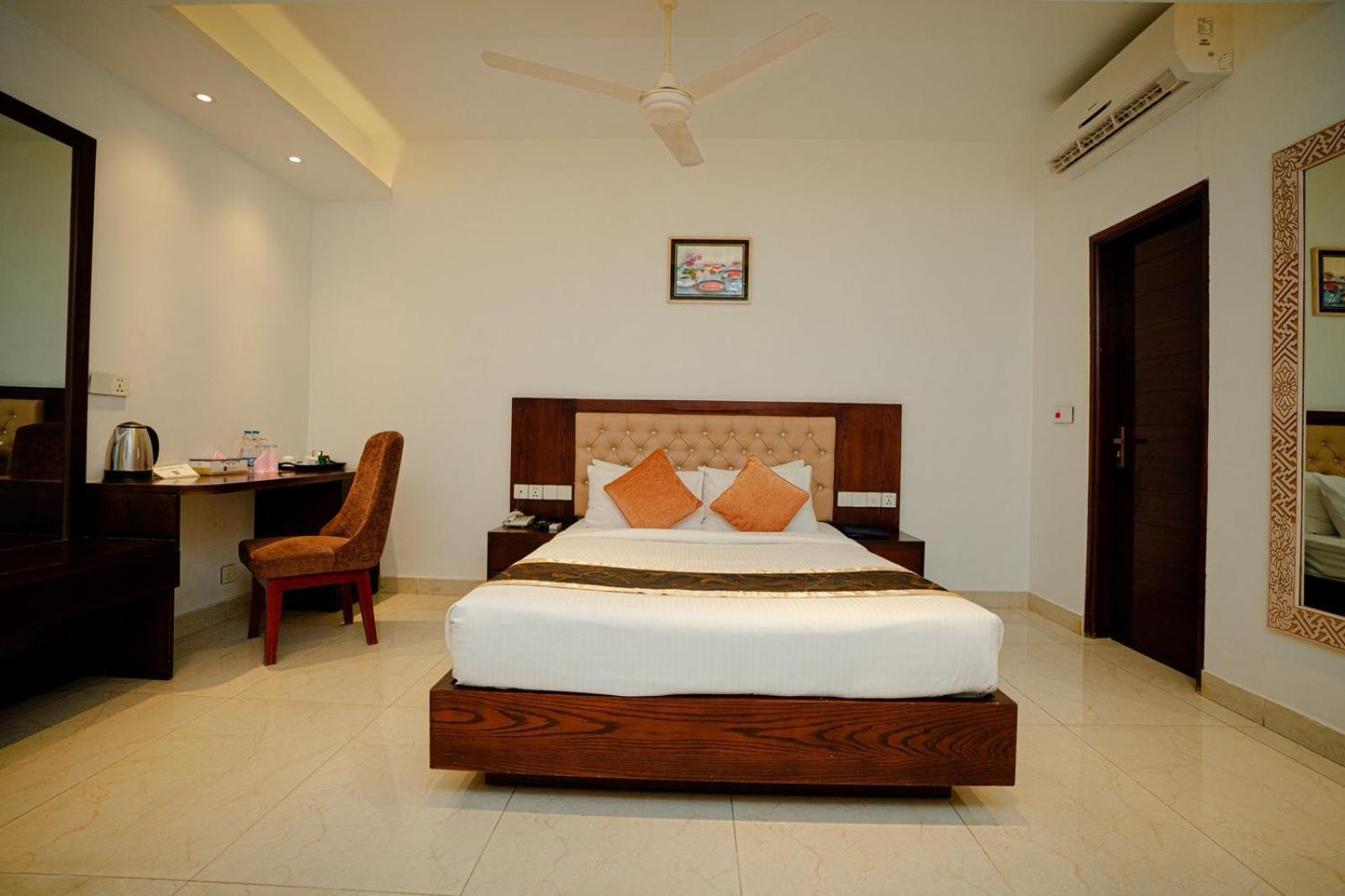 Royal Raj Hotel Rajshahi Exteriör bild